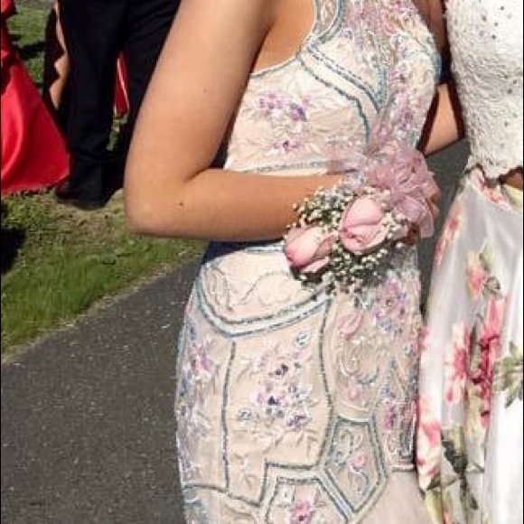 Ellie Wilde Size 2 Gorgeous Beaded Prom Gown - Picture 2 of 12